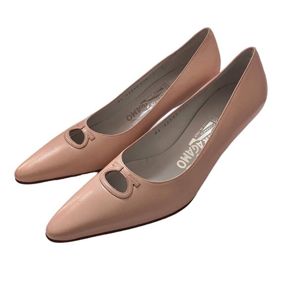 Salvatore Ferragamo Blush Pink Key Hole Kitten Heels Size 6 B - Picture 1 of 4